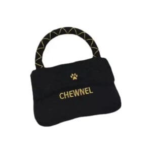 Elegant woman in stylish autumn outfit posing.